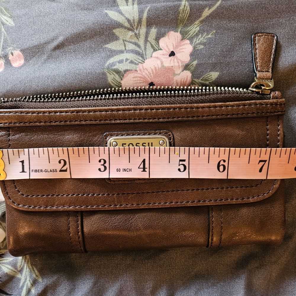 SOLD✨️Fossil Live Long Vintage Brown Leather Women's Clutch - Picture 8 of 9
